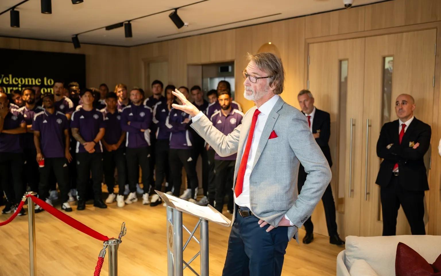 曼联内部人士：拉爵说曼联青训退步，指的是基础设施而不是人