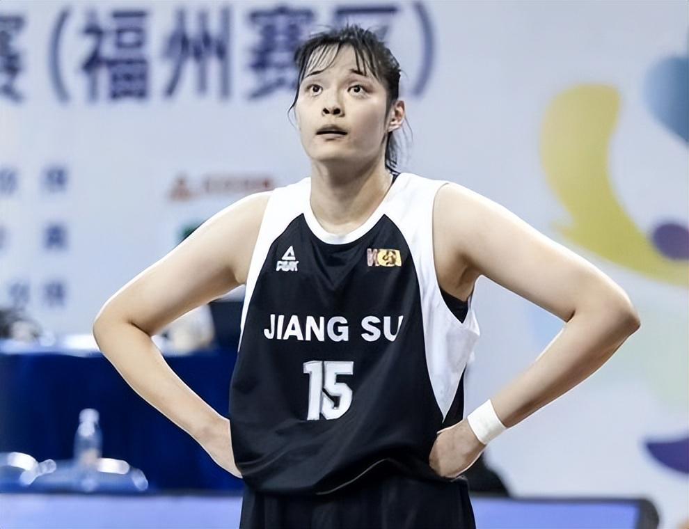 恭喜！中国女篮又一26岁2米王牌出炉：轰24+7，宫鲁鸣招进她吗