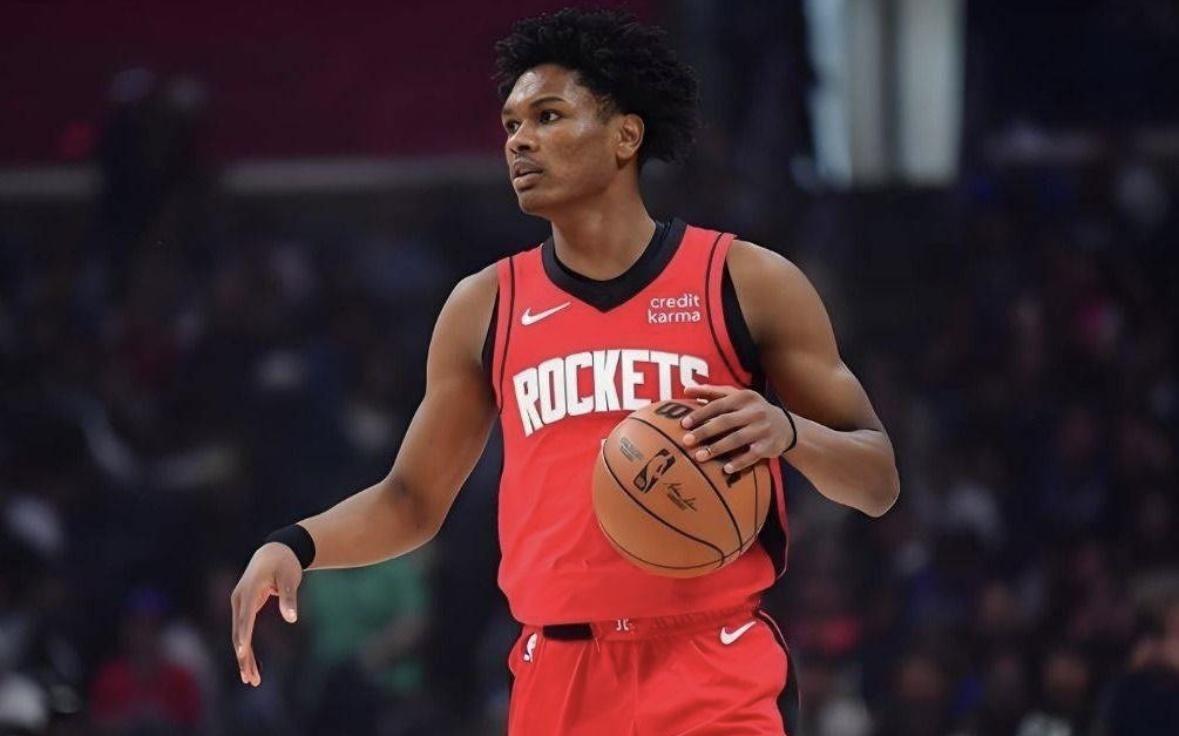 火箭全队半场三分命中率达到50%，同时仅出现3次失误