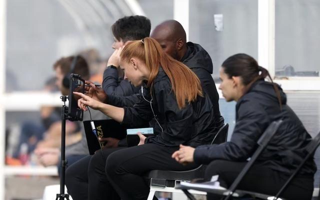 官方：苹果与英女超达成合作，将向俱乐部提供设备技术支持