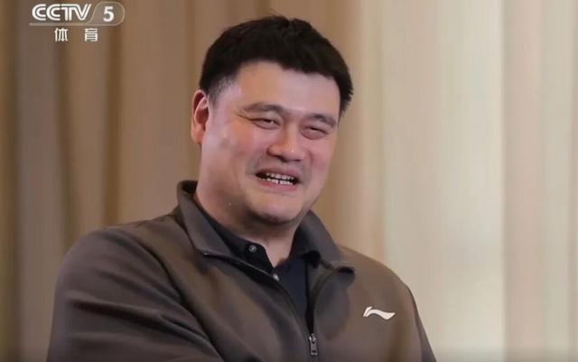 姚明谈近期状态“吃饭、睡觉、打魔兽”，否认过去的自己很累，回应关注身体、积极训练减重：我以前也这样