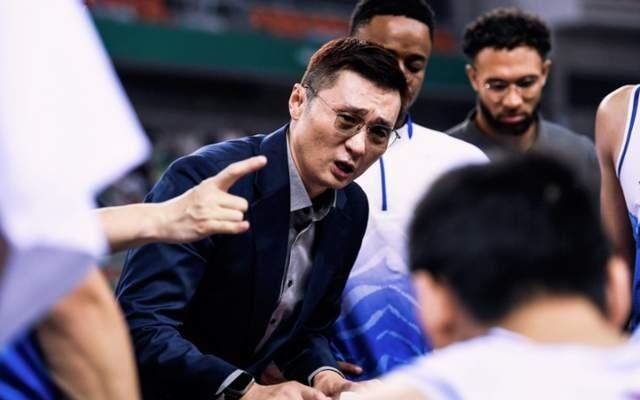 离谱！这外援选的，一人被裁，一人想家走