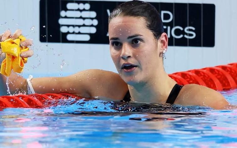 麦基翁游出1分57秒87，刷新女子200米仰泳短池世界纪录