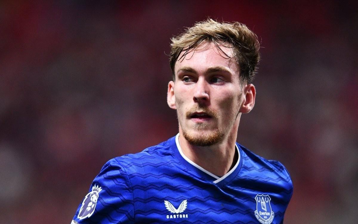 talkSPORT：曼联等多队关注詹姆斯加纳，莫耶斯明确不愿放人