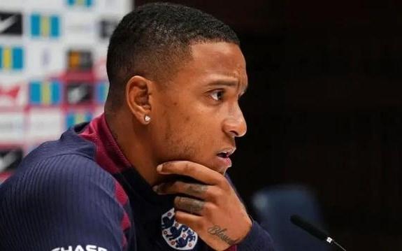 孔萨：凯恩给球队设立标准，那自然而然