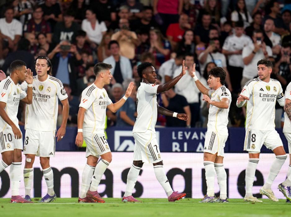 西甲第1！1.8亿巨星超越C罗，皇马全胜高居榜首+甩开巴萨