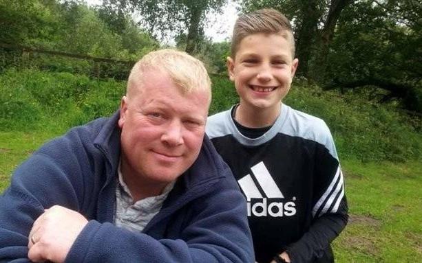 曼联官方：在为小将本内特提供心理支持，U21赛前将悼念其父亲