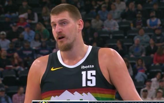 独一档，约基奇过去4个赛季砍下109次