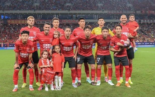 从新贵蜕变为强队，蓉城凭何挺过魔鬼赛程