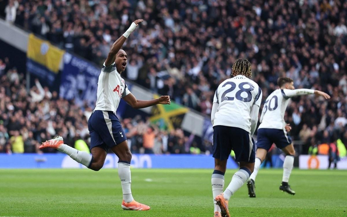 自阿里以来，特尔是英超对阵曼联进球最年轻的热刺球员