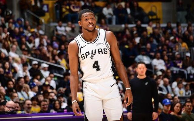 NBA杯决赛前瞻：马刺大战尼克斯见证新王诞生