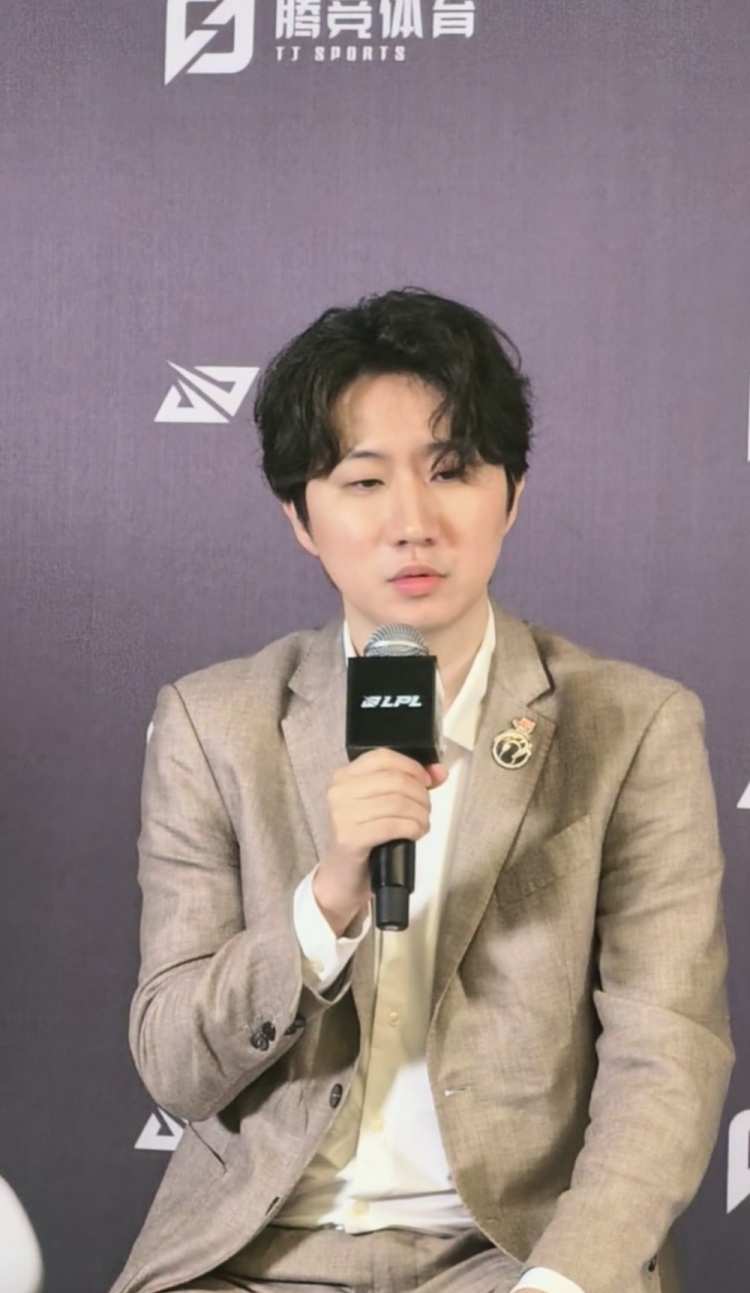 希望能在世界赛看到你们！丹尼教练：目标是带队进世界赛
