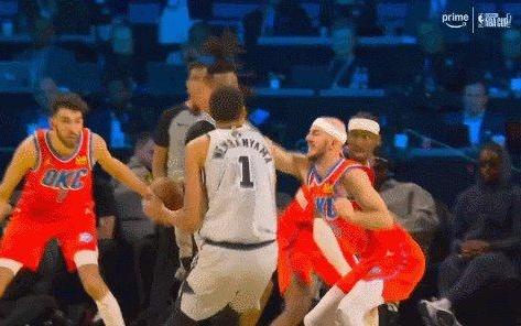 天命人！文班逆天中投掀翻雷霆登场21分钟赢21分