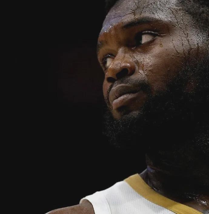 麻了麻了!锡安突发伤病!NBA又一球星倒下