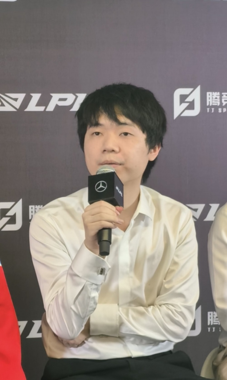 未来可期！WE教练：我们是有冲劲阳光的队伍我们的路还有很长