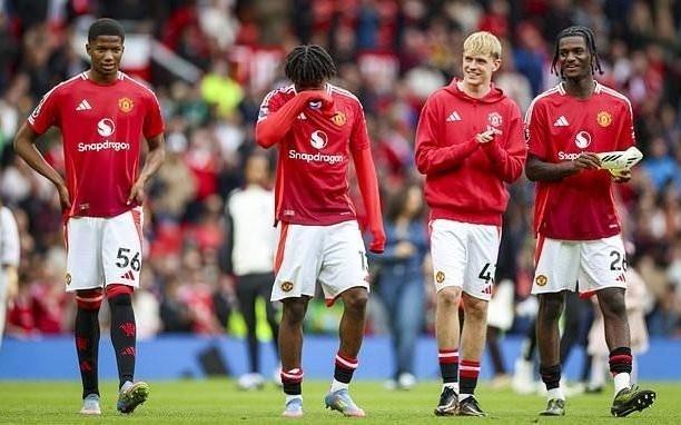 前曼联租借主管：外租球员暖气坏了也找我，吐槽食堂不如曼联