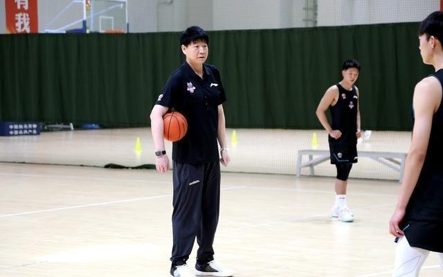 邱彪：目前还没接到CBA改回每节10分钟的文件因此还不方便做评价