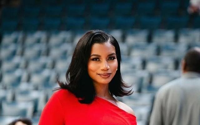 身材相当炸裂！美女NBA场边记者晒保