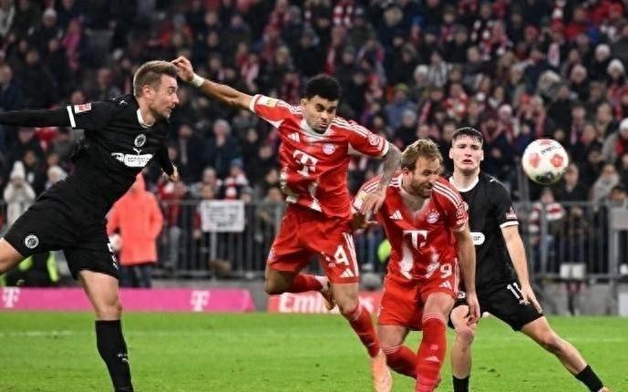 补时疯狂逆转！拜仁主场险胜圣保利，迪亚斯成救世主