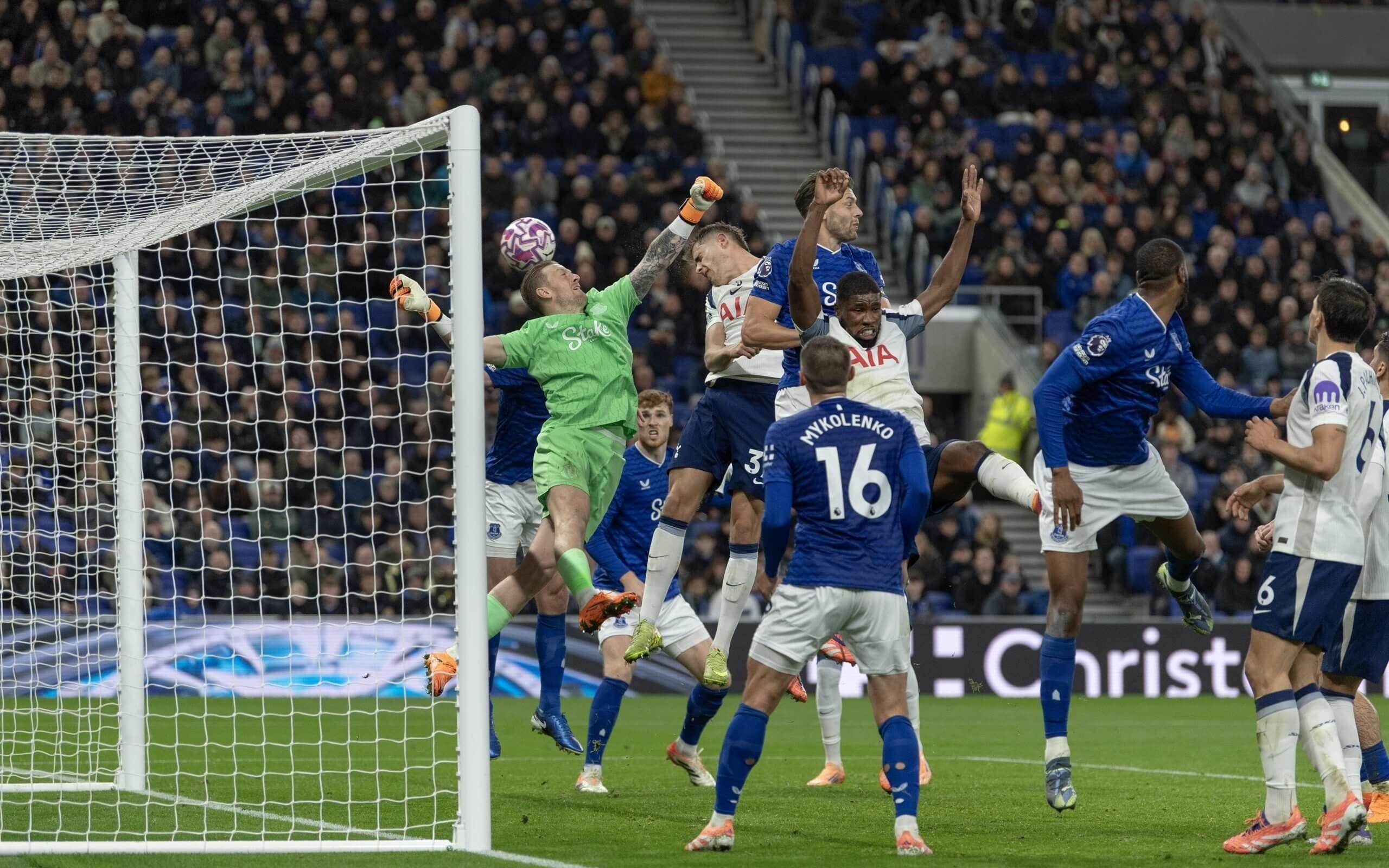 TA:弗兰克十分重视定位球进攻,但澳波在热刺时忽视了这些