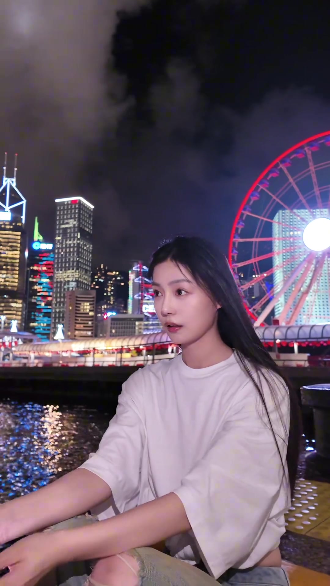 她不一样！《情感反诈模拟器》演员刘梦茹更新视频：白色T恤焊在身上的欣欣