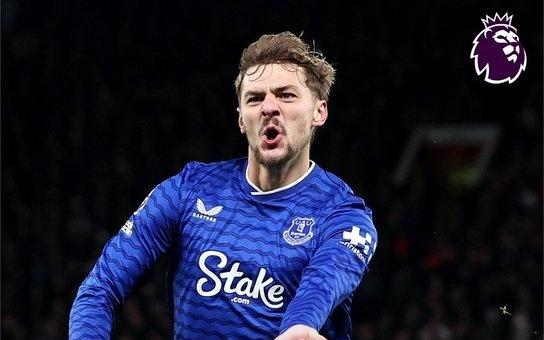 早报曼联0比1十人埃弗顿，盖耶内讧掌掴队友直红