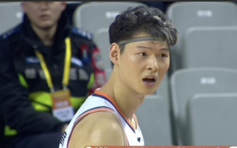 互飙三分球，上海男篮97105遗憾不敌