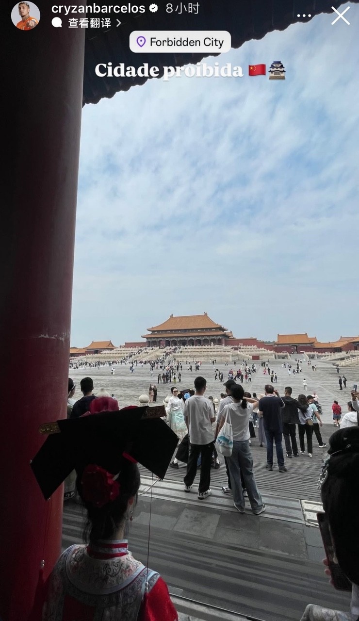 游遍中国大好河山，泰山外援克雷桑携女友打卡故宫