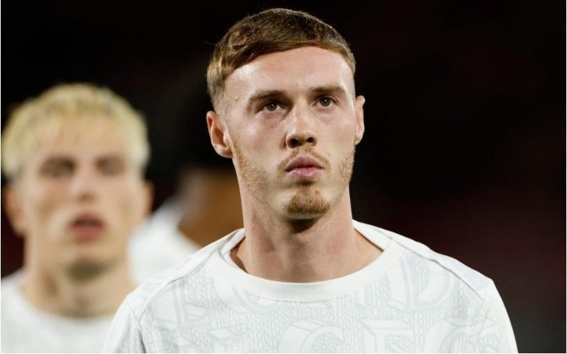 记者：帕尔默晚上在家时左小脚趾不小