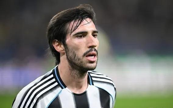 埃迪豪谈托纳利续约：他自愿放弃部分薪金，充分说明他的品格