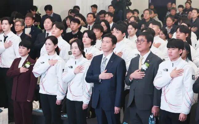 恭喜！他成为米兰冬奥会火炬手了！