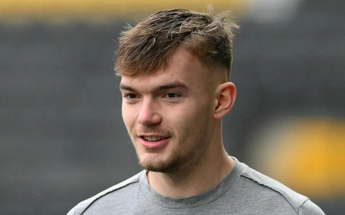 诺茨郡后卫马卡里因违反投注规则354次，被罚三个月禁赛缓刑一年