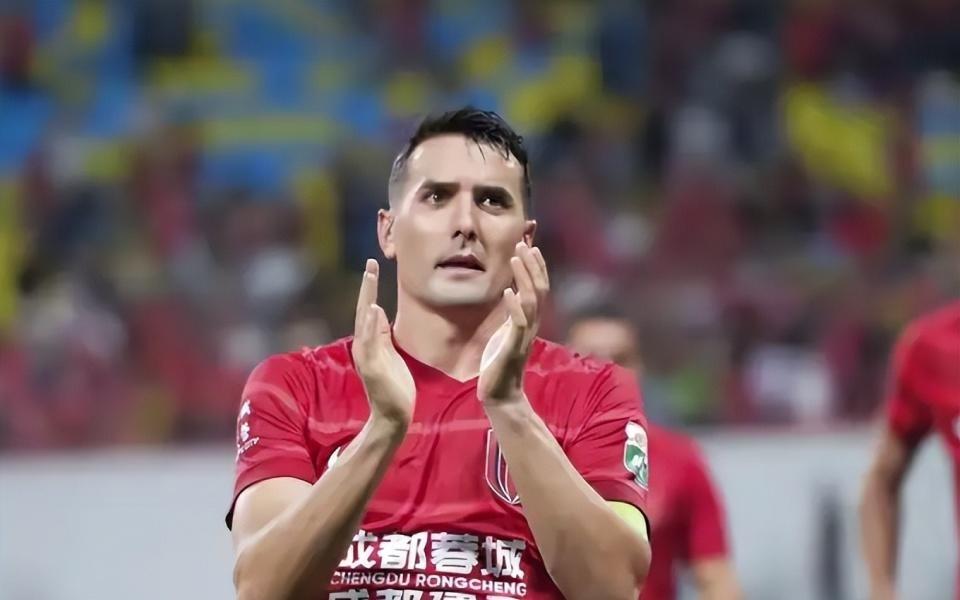 二选一！31岁中超球星即将转会，被海港放弃，2大新贵送上报价