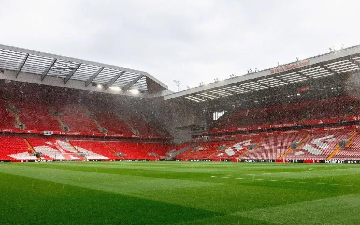 只有101米长，安菲尔德因球场长度不够无法承办欧洲杯