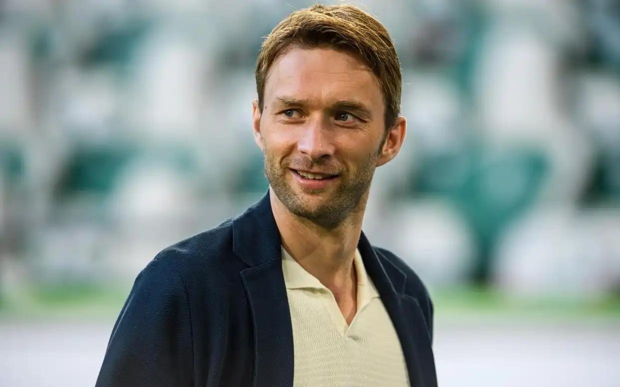 黑尔默斯认同药厂管理层的决定，滕哈赫上岗的时候没有考虑清楚