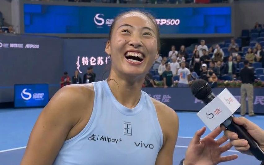 郑钦文：带着一点点的痛打这场比赛是