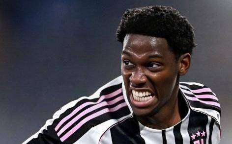 记者：乔纳森戴维未来存疑，拜仁和热刺