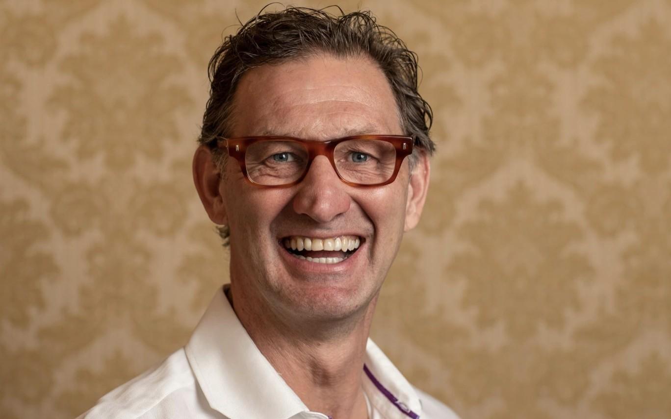 亚当斯：温格为总迟到的赖特推迟了训练，之后他再没迟到过