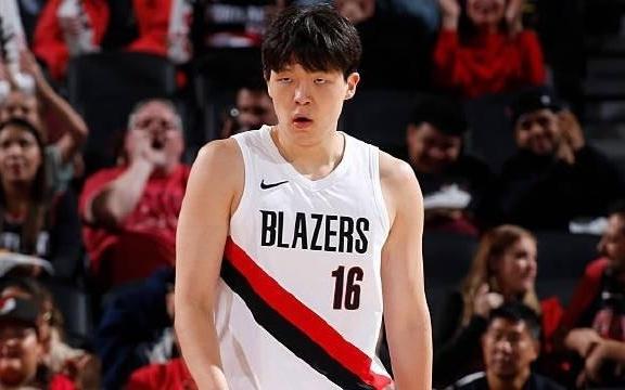 杨瀚森替补登场，正式成为第8位在NBA正赛登场的中国球员