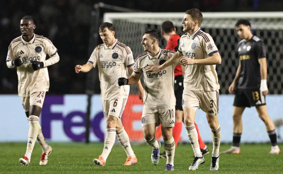 42逆转！4冠王终结5连败，摆脱欧冠垫底