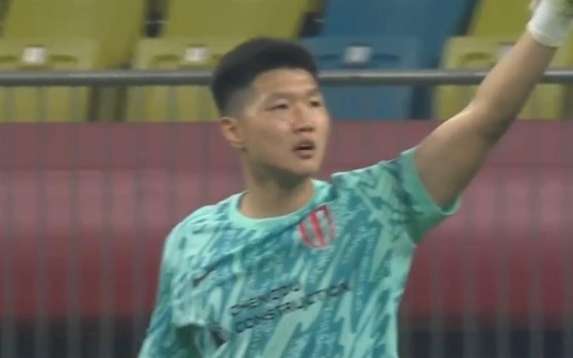 蓉城亚冠主场不设防！2场连丢3球，广岛三箭神换人，莱切特犯错