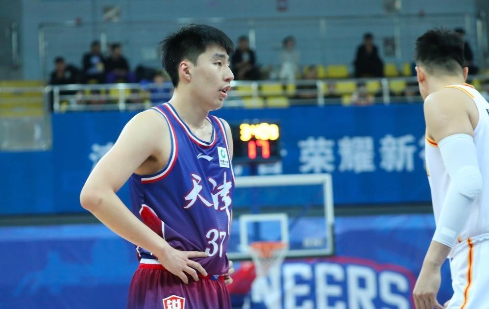 北控男篮完成重要引援！大手笔引进空间型内线，上赛季场均8分4板