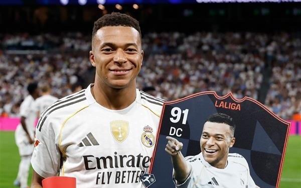 荣耀时刻，姆巴佩领取西甲9月最佳球员奖