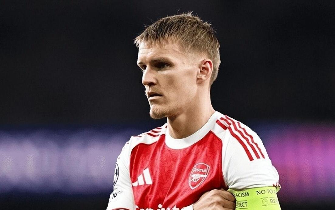 小队长膝盖受伤，塔帅独自叹息：阿森纳争冠路上的绊脚石来了