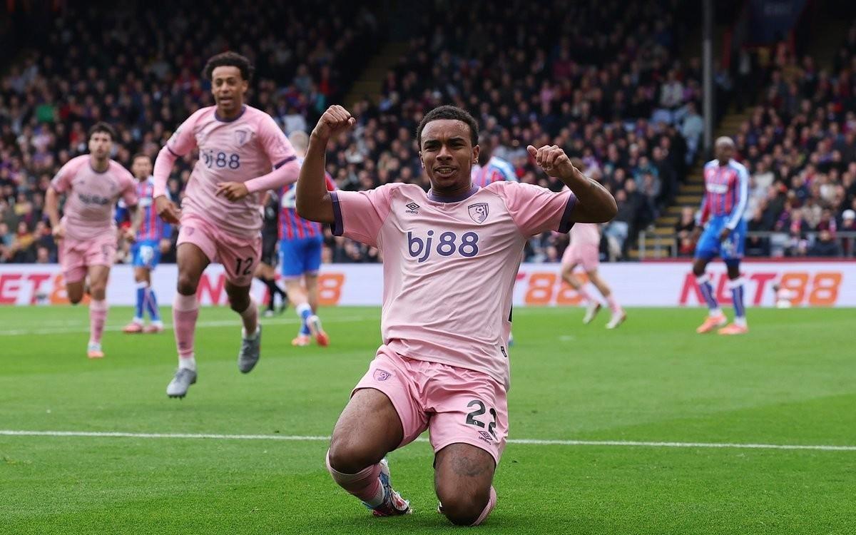 克鲁皮是英超梅开二度第二年轻的法国球员,仅次于阿内尔卡