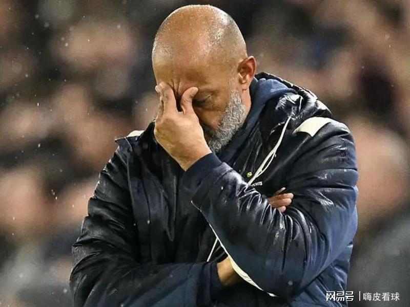 英超悬念又起！曼联成功闯关可争冠，阿森纳掉链子，三周再战维拉