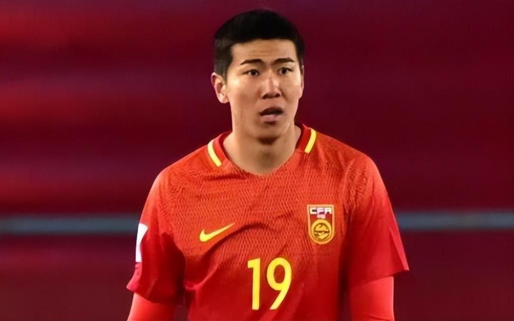 20轮仅首发6次里皮第一得意爱将惨遭邓卓翔冷落沦为中超鸡肋