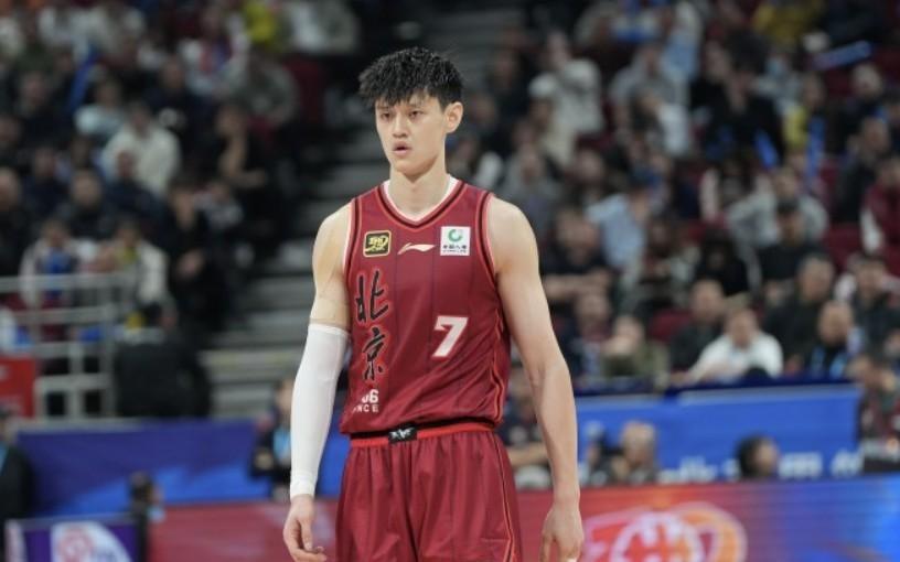 媒体人：相关手续还没有完成，曾凡博无法出战与新疆的比赛