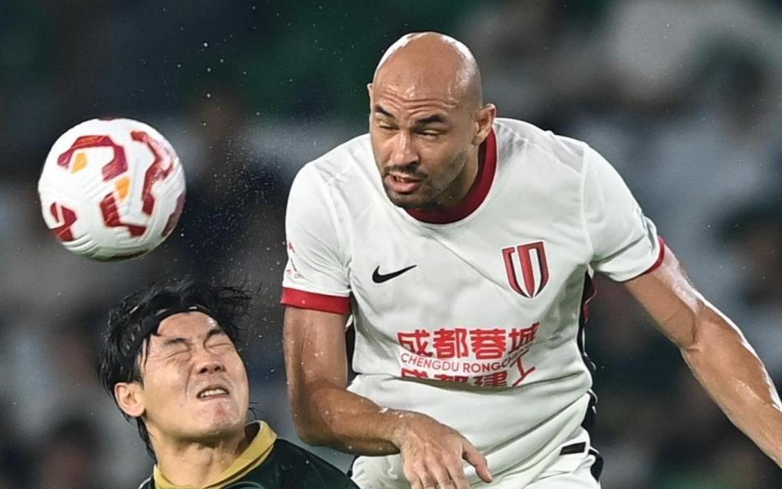 33！成都蓉城不哭！丢掉榜首不可怕，山东泰山出手阻击上海海港