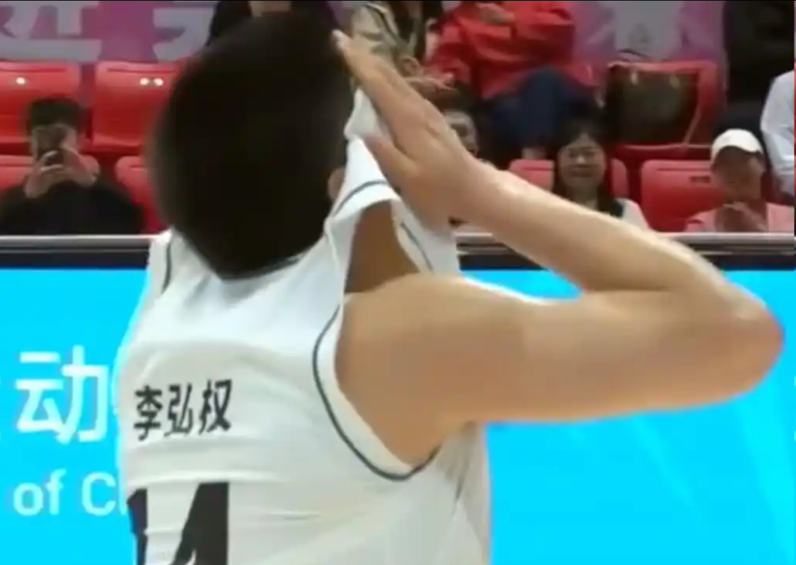 24岁锋将打疯了！全运会2战64分26板，